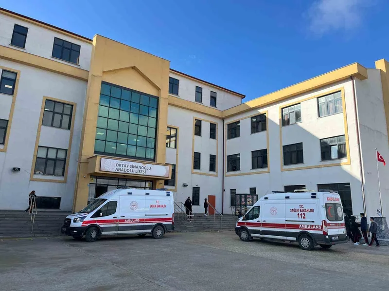 OKULA GETİRİLEN YEMEKTEN 5 ÖĞRENCİ ZEHİRLENDİ