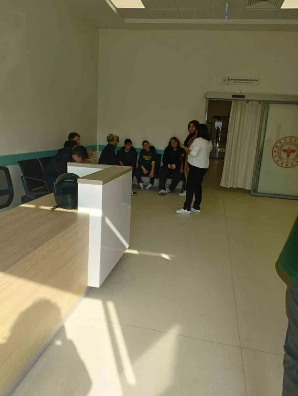 TEKİRDAĞ’DA DÖNER YİYEN 11 ÖĞRENCİ HASTANELİK OLDU