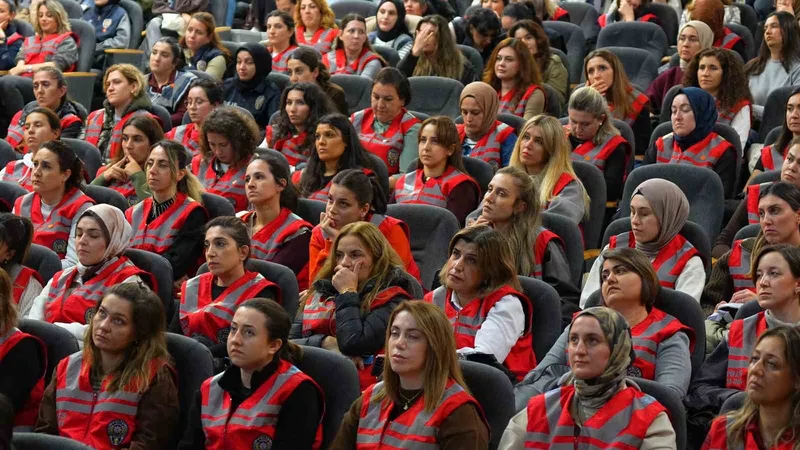 KADIN POLİSLERDEN KADIN HAKLARI DERSİ