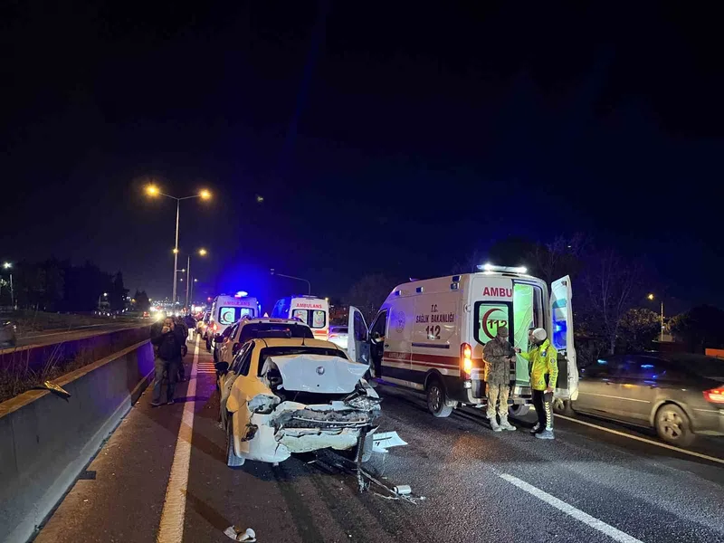 TEKİRDAĞ’DA ZİNCİRLEME KAZA: 2’Sİ ASKER 5 YARALI