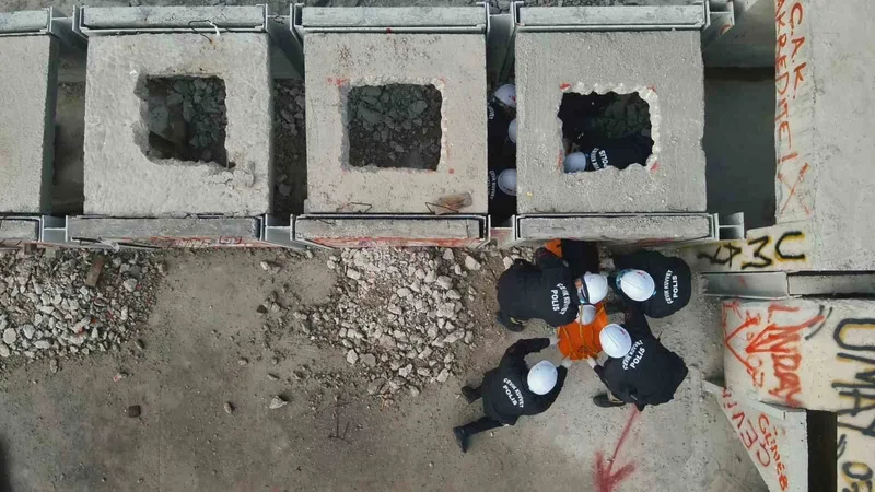 TEKİRDAĞ’DA ÇEVİK KUVVETE AFET ANINDA ENKAZDA ARAMA KURTARMA EĞİTİMİ