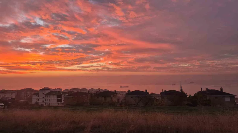 TEKİRDAĞ’DA MUHTEŞEM GÖRÜNTÜ: RENKLERİN DANSI