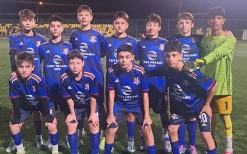 FEVZİPAŞA SPOR’DAN DEPLASMAN HAFTASI: U19 FARKLI KAZANDI, U14 PLAYOFF’TA KRİTİK GALİBİYET ALDI