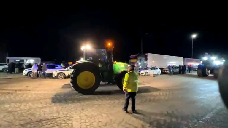 YUNANİSTAN’DAKİ ÇİFTÇİ EYLEMİ İPSALA SINIR KAPISI’NI KAPATTI