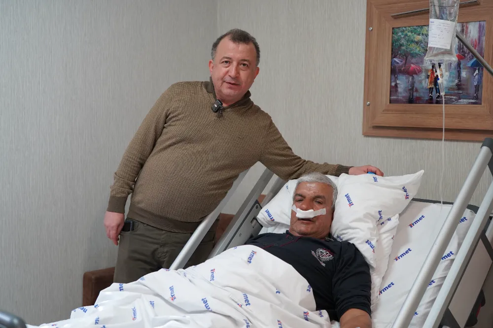 65 YAŞINDAKİ EMEKLİ İŞÇİNİN BURNUNDAN YAKLAŞIK 100 GRAMLIK TAŞ ÇIKARILDI