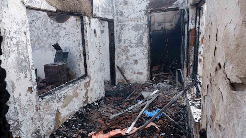 EVİNDE ÇIKAN YANGINDA HAYATINI KAYBETTİ