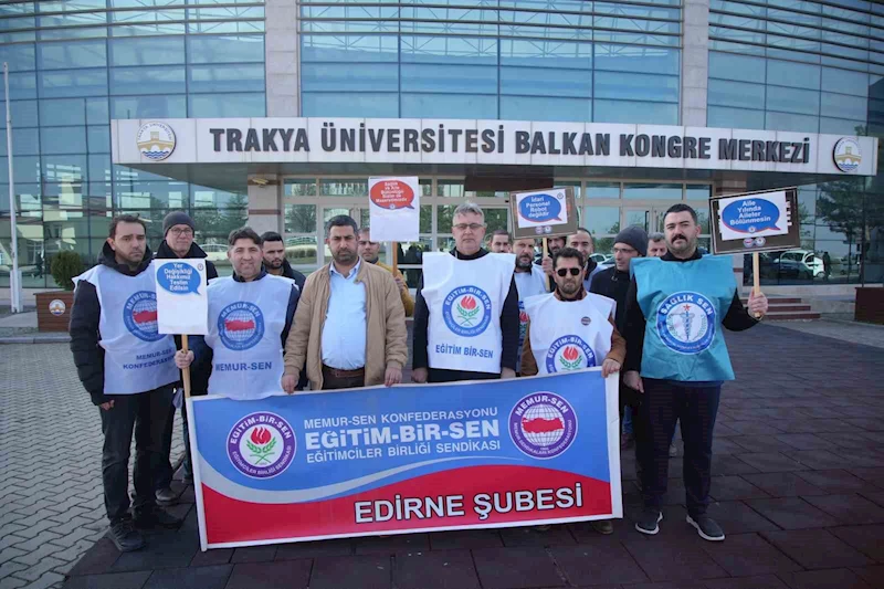 EDİRNE’DE ÜNİVERSİTEDE YER DEĞİŞİKLİĞİ HAKKI İÇİN EYLEM YAPTILAR