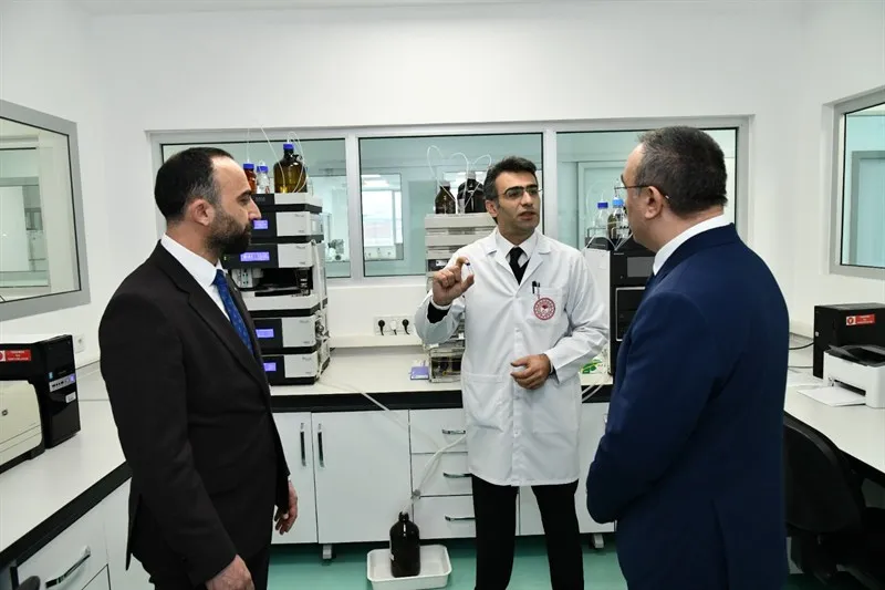 VALİ SOYTÜRK GIDA LABORATUVARI’NI ZİYARET ETTİ