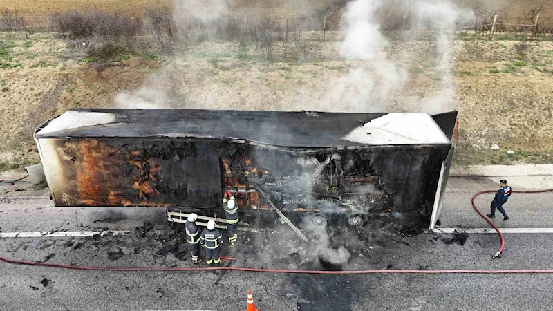 EDİRNE’DE LİMONATA YÜKLÜ TIR DORSESİ ALEV ALEV YANDI