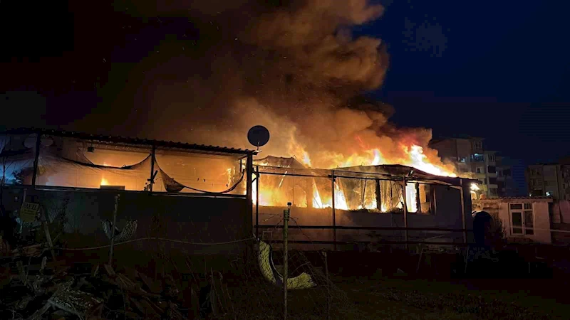 TEKİRDAĞ’DA PREFABRİK EV ALEV ALEV YANDI