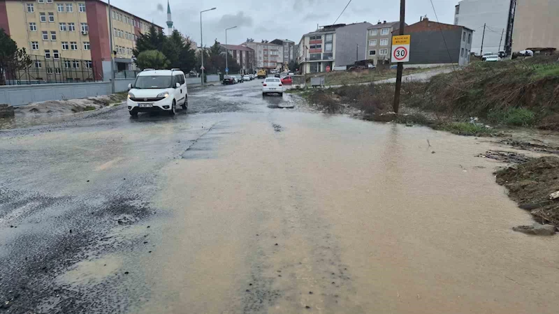TEKİRDAĞ’DA SAĞANAK SONRASI BAZI YOLLAR SUYLA KAPLANDI