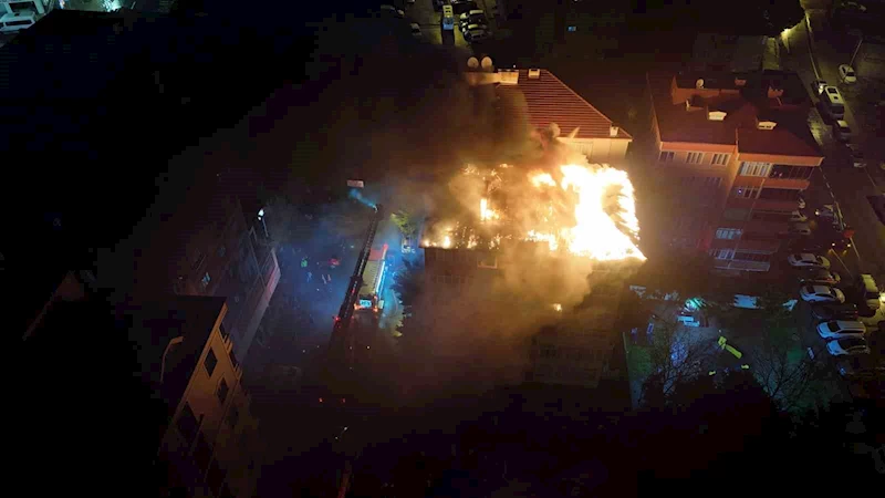 GECE YARISI 5 KATLI BİNADA YANGIN