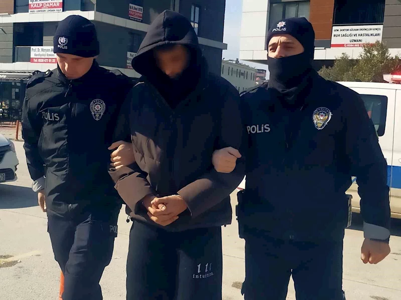 ’EVE NEDEN GEÇ GELDİN’ DİYEN BABASINI BIÇAKLADI