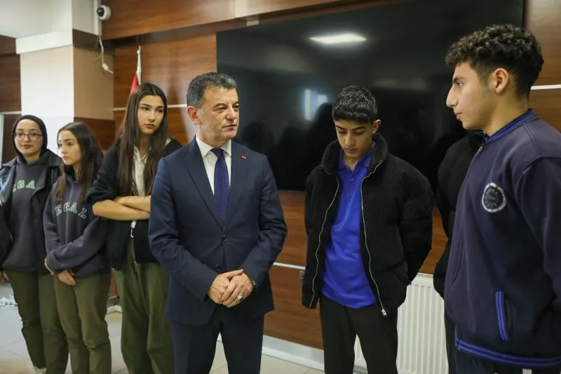 BAŞARILI ÖĞRENCİLERDEN BAŞKAN ÇETİN’E ZİYARET