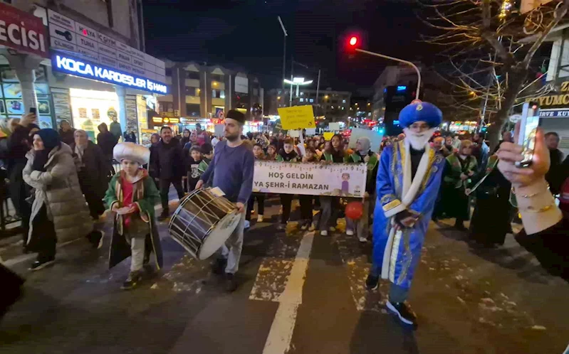 TEKİRDAĞ’DA ’HOŞGELDİN’ RAMAZAN YÜRÜYÜŞÜ: ÇOCUKLAR DUALARLA YÜRÜDÜ