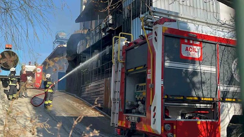 ÇERKEZKÖY’DE SUNİ DERİ FABRİKASINDA YANGIN