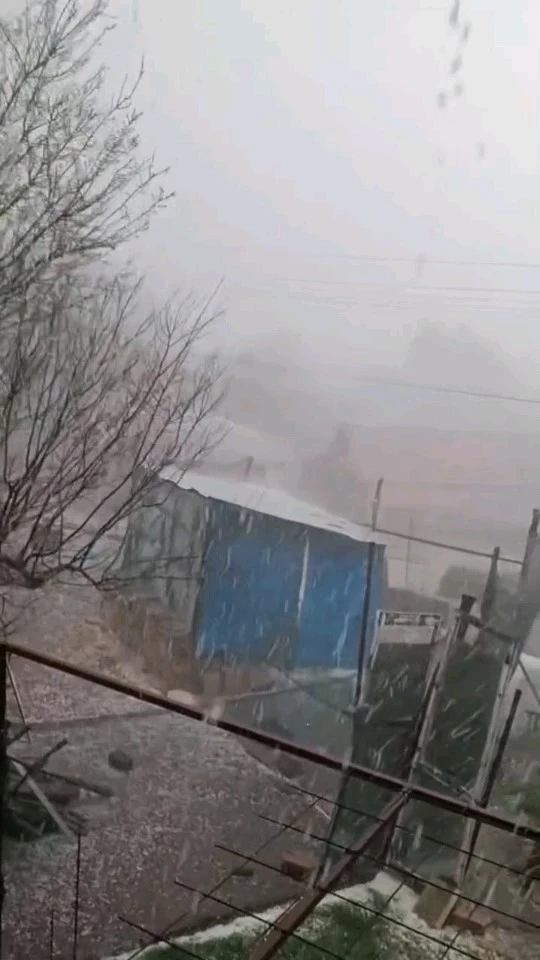 KOMŞU ÜLKELERDE ETKİLİ OLAN DOLU TÜRKİYE’YE GELİYOR