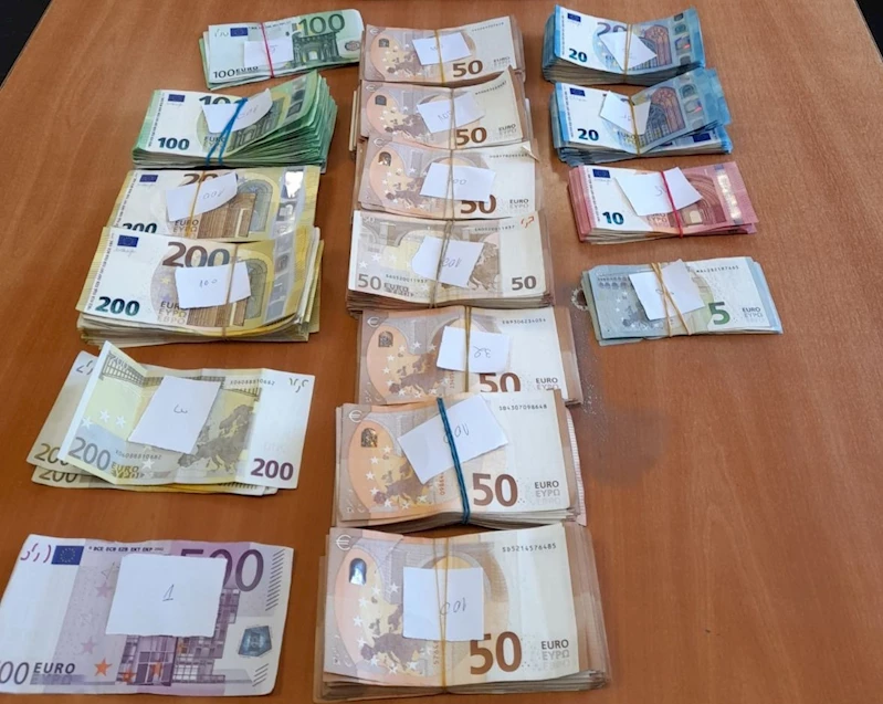BUZDOLABINA SAKLADIĞI 62 BİN 770 EURO GÜMRÜKTE YAKALANDI