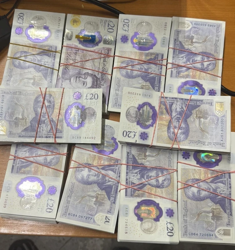 10 MİLYON TL DEĞERİNDE PARA KOMŞUNUN GÜMRÜĞÜNE KALDI