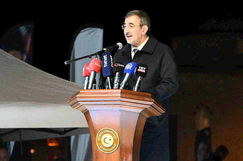 CUMHURBAŞKANI YARDIMCISI CEVDET YILMAZ, EDİRNE’DE İFTARA KATILDI