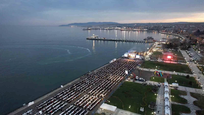 TEKİRDAĞ’DA SAHİLDE 11 BİN KİŞİLİK DEV İFTAR