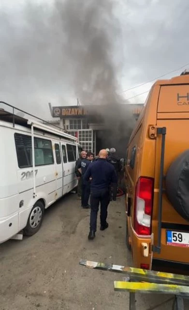 TEKİRDAĞ’DA SCOOTER PATLADI, KARAVAN ATÖLYESİ ALEVLERE TESLİM OLDU