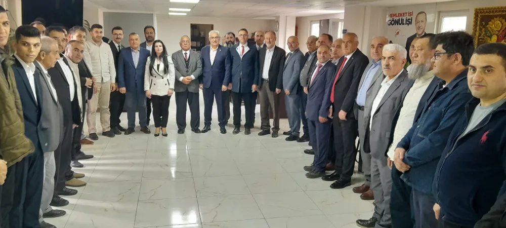 AK PARTİ BAYRAMIN İLK GÜNÜ BAYRAMLAŞTI