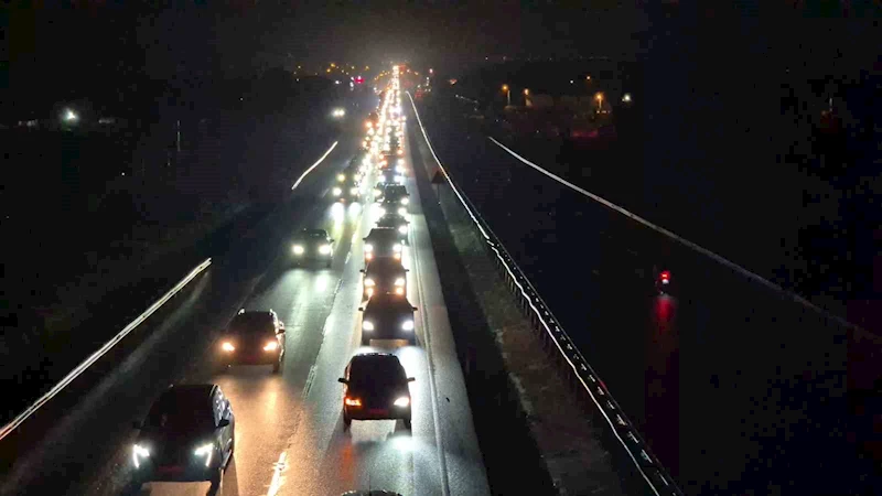 İSTANBUL’A DÖNÜŞ: TEKİRDAĞ’DA TRAFİK YOĞUNLUĞU