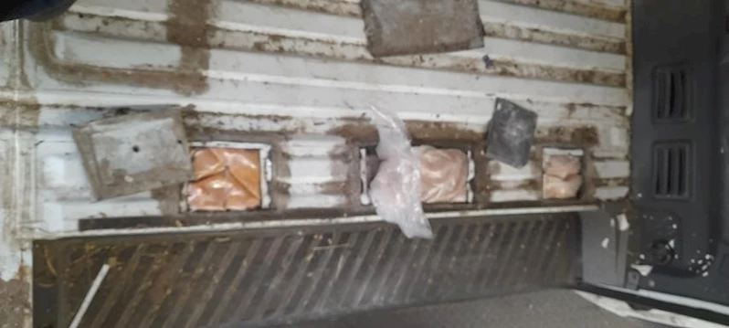 TÜRK GENÇLERİNİ ZEHİRLEYECEKLERDİ: 23,9 KİLOGRAM KOKAİN VE 27,24 KİLOGRAM SENTETİK UYUŞTURUCU YAKALANDI