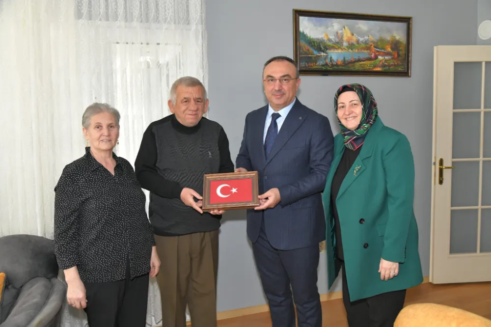 VALİ SOYTÜRK KADINLAR GÜNÜ’NDE ŞEHİT ANNESİ’Nİ ZİYARET ETTİ