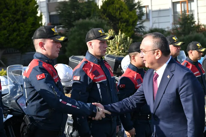 VALİ SOYTÜRK BAYRAM’DA GÖREV YAPAN GÜVENLİK GÜÇLERİNİ ZİYARET ETTİ
