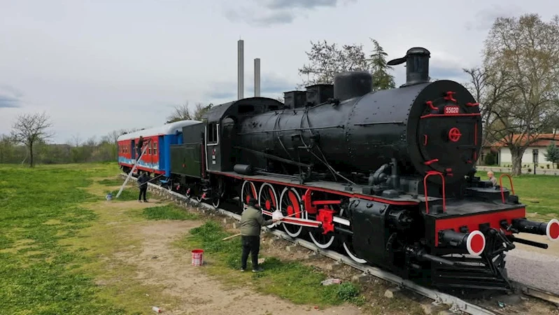 EDİRNE KARAAĞAÇ TREN GARI’NDAKİ NOSTALJİK TREN BOYATILDI