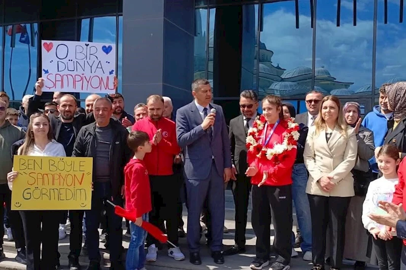 DÜNYA ŞAMPİYONU ESMA NUR KARA’YA MEMLEKETİNDE COŞKULU KARŞILAMA