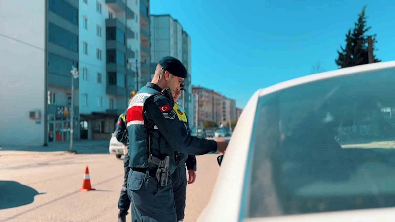 ÇERKEZKÖY’DE 237 KİŞİ YAKALANDI, 49 ARAÇ TRAFİKTEN MEN EDİLDİ