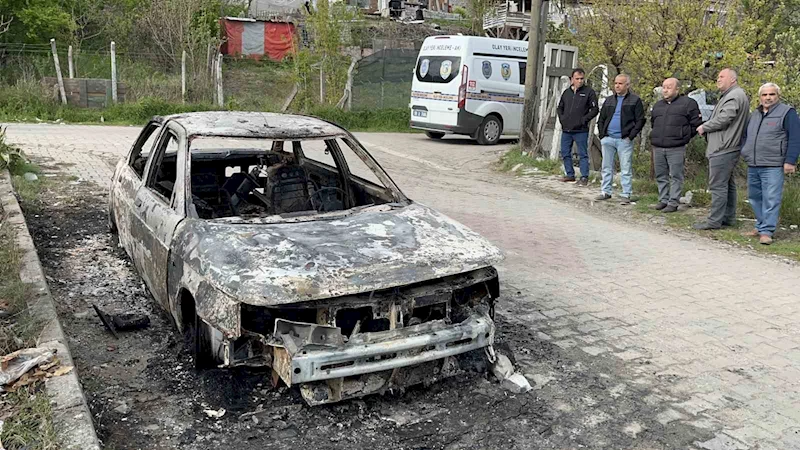 OTOMOBİLİNİ KÜLE DÖNMÜŞ HALDE BULDU