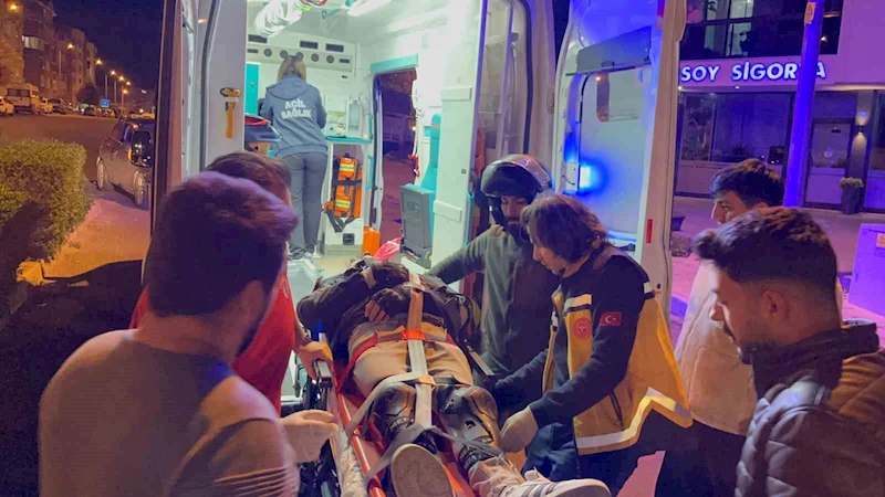 OTOMOBİLLE KAFA KAFAYA ÇARPIŞAN MOTOSİKLETİN SÜRÜCÜSÜ YARALANDI