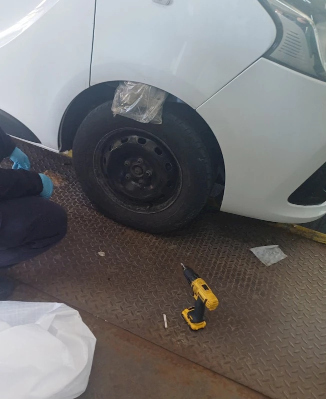 ÇAMURLUĞA UYUŞTURUCU GİZLEDİ...