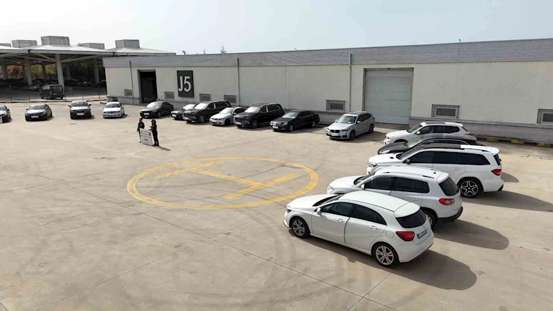 YÜZ MİLYONLARCA LİRA DEĞERİNDE ONLARCA LÜKS ARACA EL KOYULDU