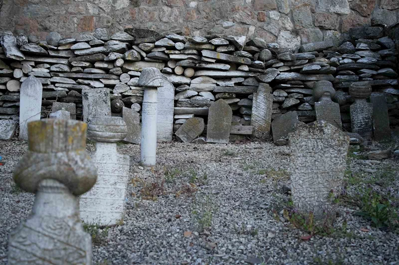EDİRNE’DE ECDADIN KEMİKLERİ SIZLADI: OSMANLI MEZARLARI YOK OLUYOR