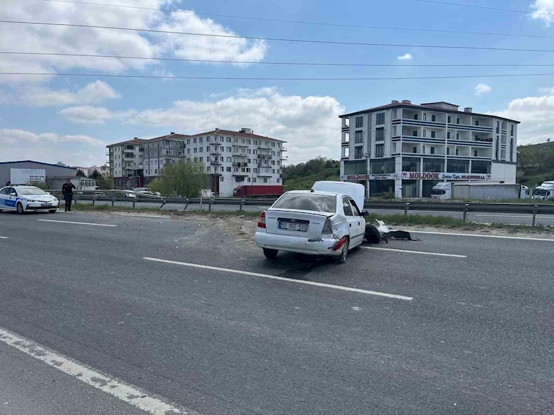 BARİYERLERE ÇARPAN OTOMOBİL, YOL ÜZERİNDE TERS DÖNDÜ: 1 YARALI