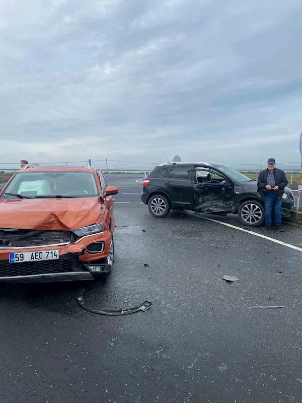 MURATLI-TEKİRDAĞ YOLUNDA KAZA: 4 YARALI