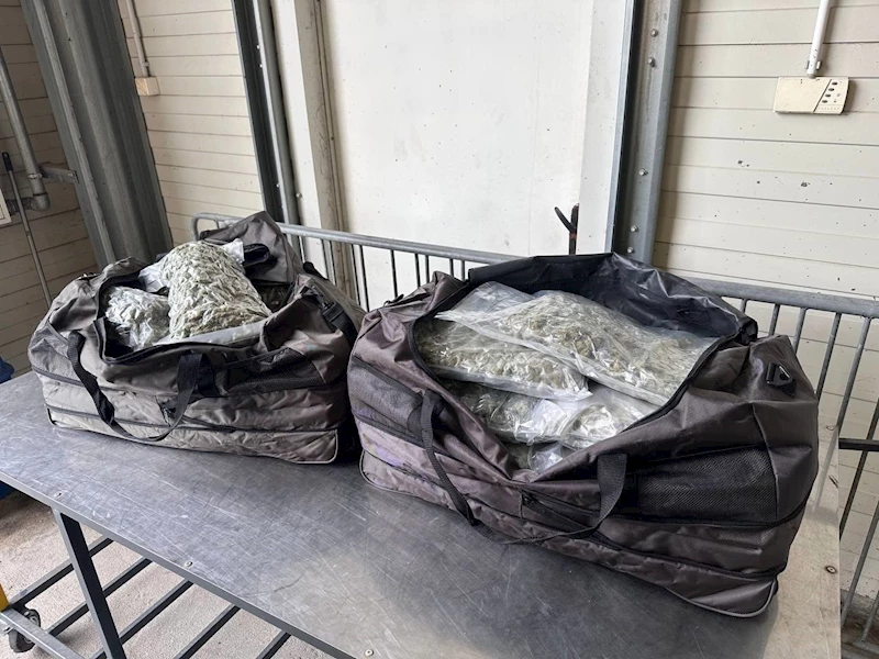 23 KİLO 800 GRAM ESRARI TÜRKİYE’YE SOKACAKLARDI