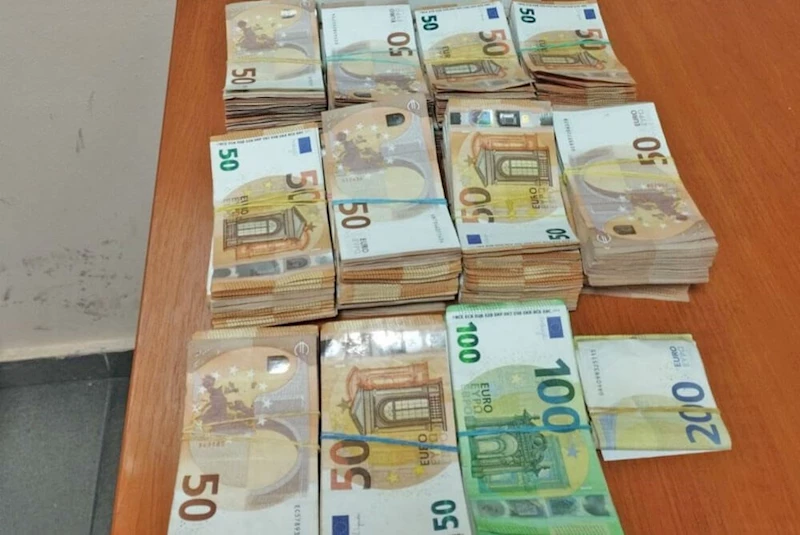 TIRIN HAVA FİLTRESİ İÇİNE GİZLENEN 102 BİN EURO İLE YAKALANDI