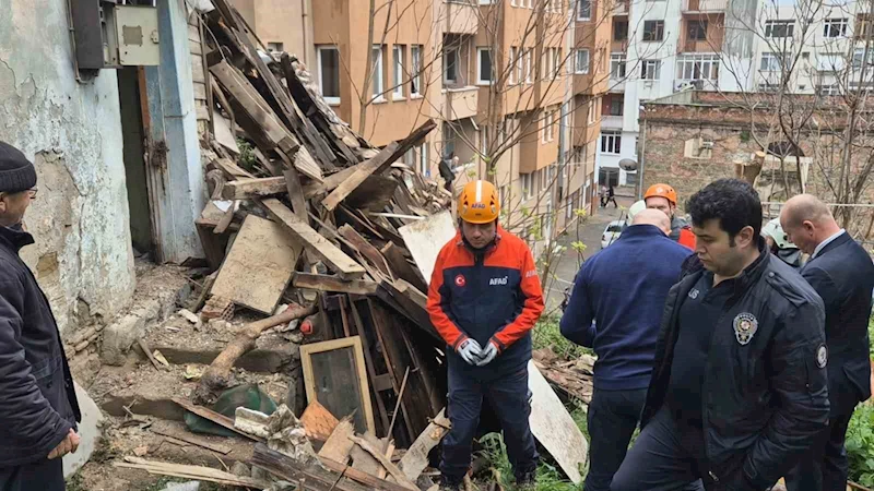 TEKİRDAĞ’DA 2 KATLI BİNA ÇÖKTÜ