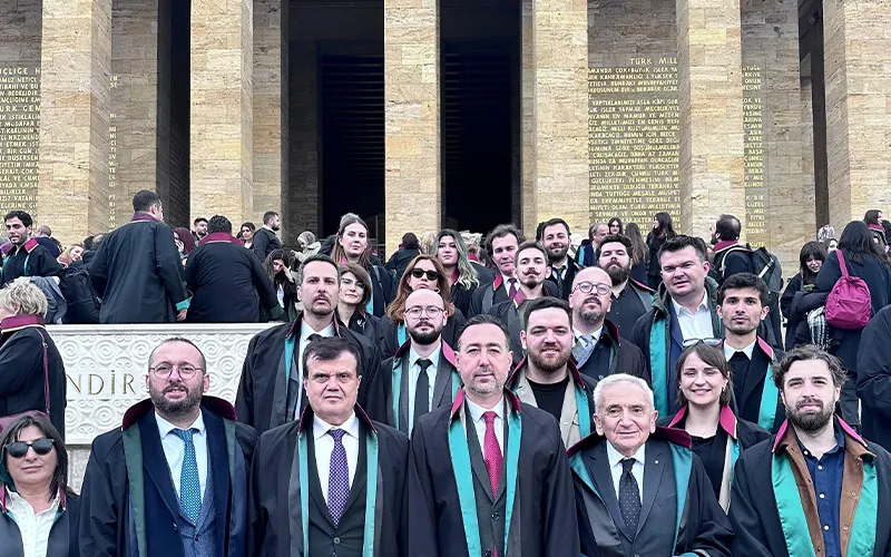 BARO BAŞKANI GÜRCÜN: AVUKATLAR SAVUNMANIN BAĞIMSIZLIĞI VE HUKUKA SAYGI İÇİN TEK YÜREK OLDU