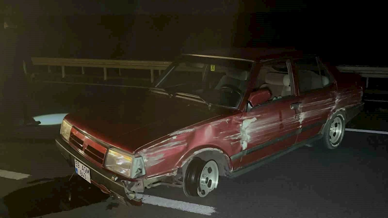 BARİYERLERE ÇARPAN OTOMOBİLİN ALKOLLÜ SÜRÜCÜSÜ YARALANDI