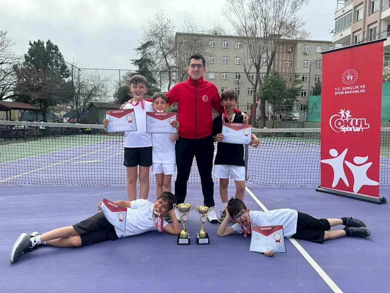 ERGENELİ TENİSÇİ ÖĞRENCİLER, BÖLGE ŞAMPİYONASINDA