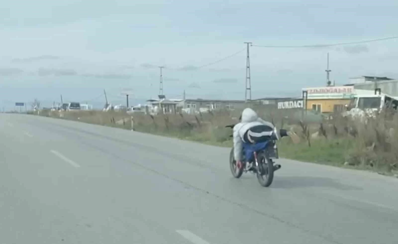 MOTOSİKLET SÜRÜCÜSÜ TRAFİK KURALLARINA MEYDAN OKUDU