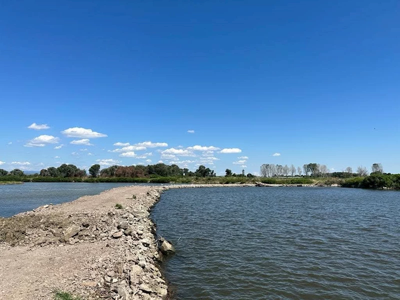 MERİÇ NEHRİ’NE DENİZ SUYU KARIŞMAMASI İÇİN SET ÇEKİLDİ