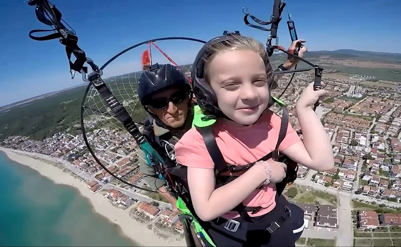 İLKOKUL ÖĞRENCİSİ ZEYNEP 200 METRE YÜKSEKLİKTE İSTİKLAL MARŞI’NI EZBERE OKUDU